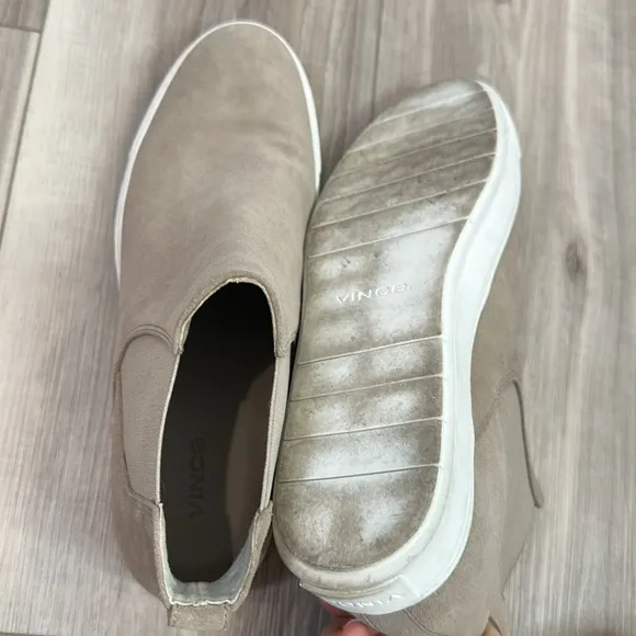 Vince newlyn suede leather beige Chelsea slip on sneakers size 9.5