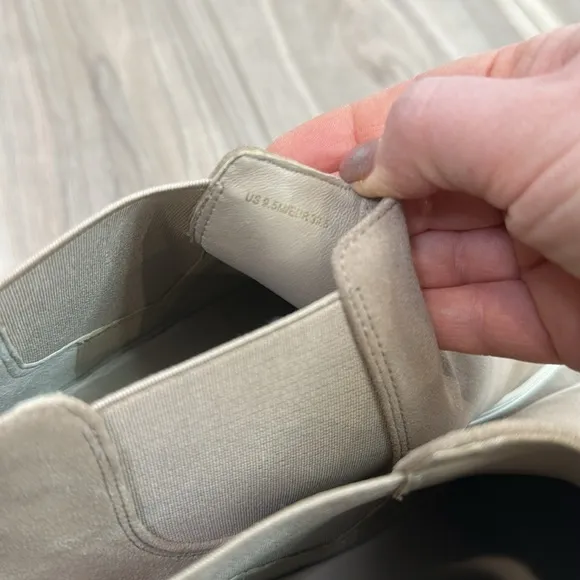 Vince newlyn suede leather beige Chelsea slip on sneakers size 9.5