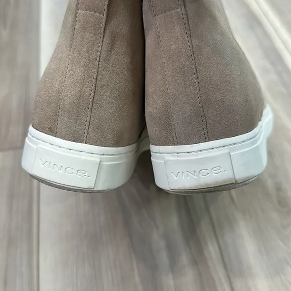 Vince newlyn suede leather beige Chelsea slip on sneakers size 9.5