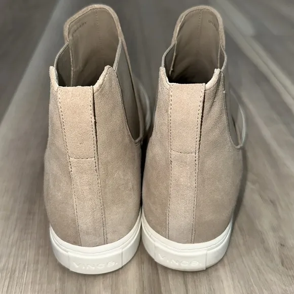 Vince newlyn suede leather beige Chelsea slip on sneakers size 9.5