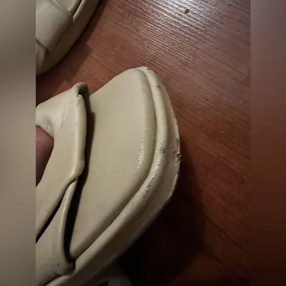 VINCE REZA SANDALS SIZE 8