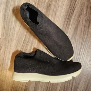 Vince slip on sneakers size 6.5