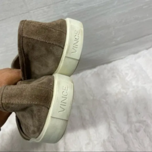 Vince women Preston sude Slip-On Sneaker Size 9.5M
