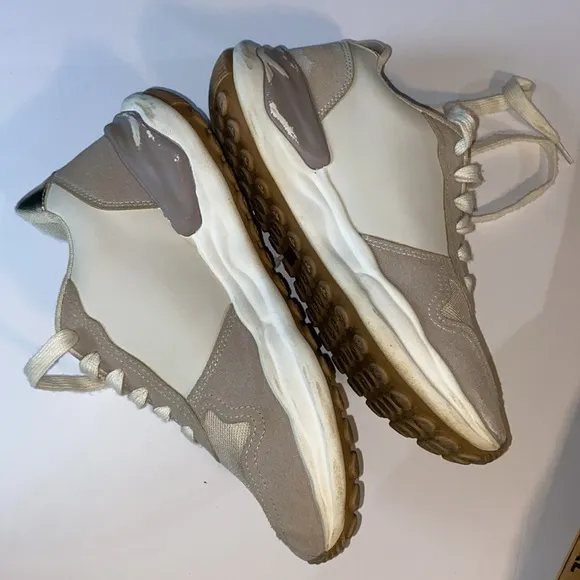 Vintage Havana Cream and Gold Star Sneakers SZ 8