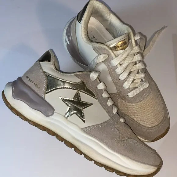 Vintage Havana Cream and Gold Star Sneakers SZ 8