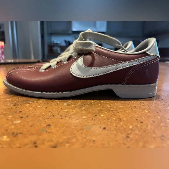 Vintage Nike bowling shoes size 5.5 Burgundy and Gray Sneakers