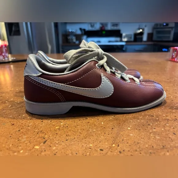 Vintage Nike bowling shoes size 5.5 Burgundy and Gray Sneakers