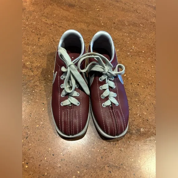 Vintage Nike bowling shoes size 5.5 Burgundy and Gray Sneakers