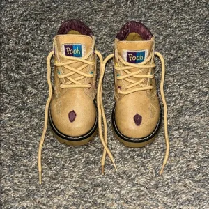 Vintage Winnie the Pooh Tan Boots