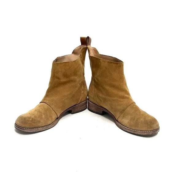 Vintage Y2K women’s tan suede slip on western style ankle boots