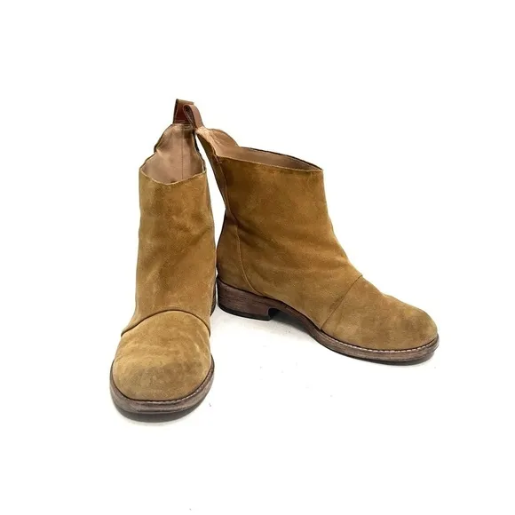 Vintage Y2K women’s tan suede slip on western style ankle boots