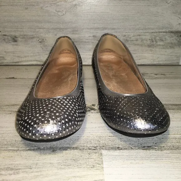 Vionic Anita Ballet Slipper Flat Silver Embossed Genuine Leather Sz 8.5 Metallic