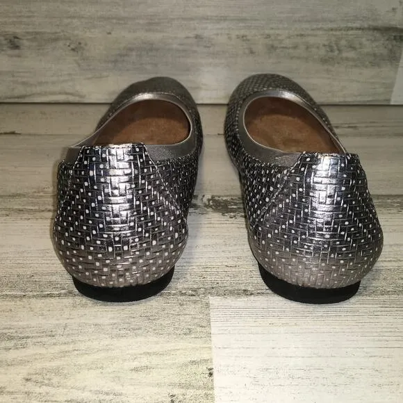 Vionic Anita Ballet Slipper Flat Silver Embossed Genuine Leather Sz 8.5 Metallic