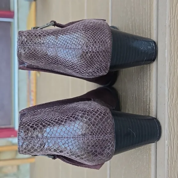 Vionic Anne Ortho Suede Snake Brown Ankle Boots Size 7