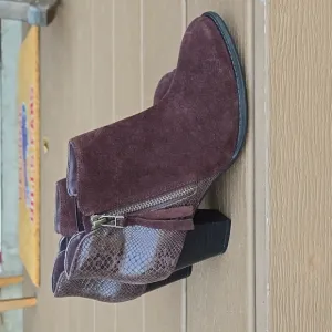 Vionic Anne Ortho Suede Snake Brown Ankle Boots Size 7