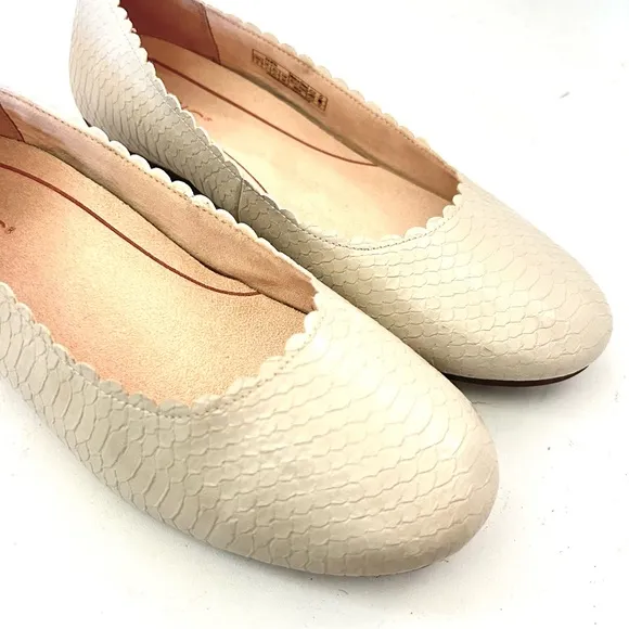 VIONIC Julieta Casual Comfort Ballet Flats Cream Embossed Leather Size 9