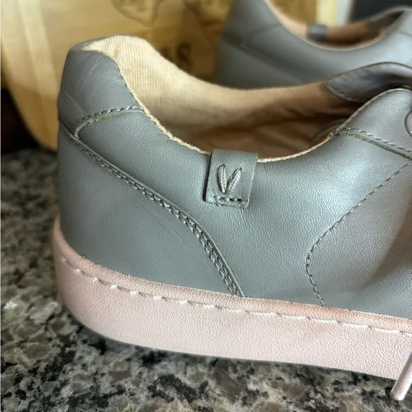 Vionic Pro Mable Gray Pink VIO Grip Non-Slip Slip On Sneakers Size 8