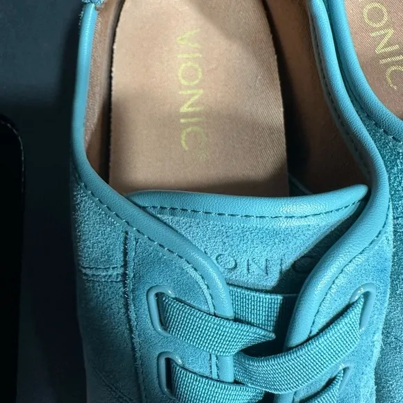 VIONIC Teal Suede Sneakers size 6 pre owned Exellent condition.