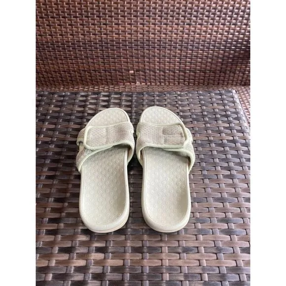 Vionic’s slippers women’s size 7