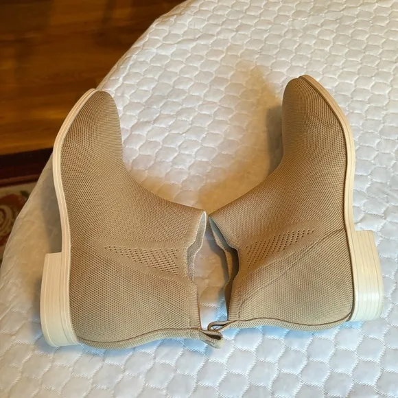 VIVAIA Slip-On Square-Toe Ankle Chelsea Boots Ryan Slip-On Size 39.5 Nude Peach
