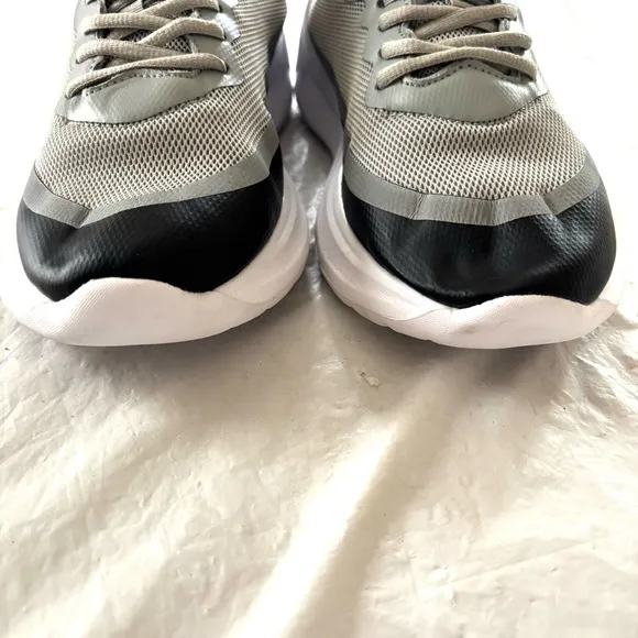 Weweya gray black Running sneakers shoes. SZ 10.5 NWOT New without tag