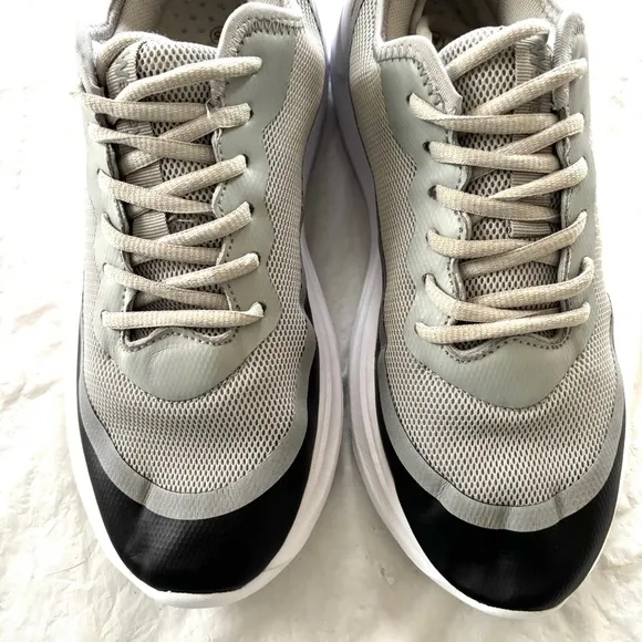 Weweya gray black Running sneakers shoes. SZ 10.5 NWOT New without tag