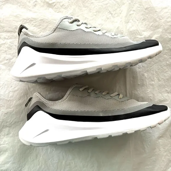 Weweya gray black Running sneakers shoes. SZ 10.5 NWOT New without tag