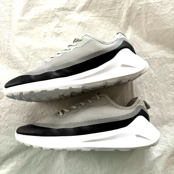 Weweya gray black Running sneakers shoes. SZ 10.5 NWOT New without tag
