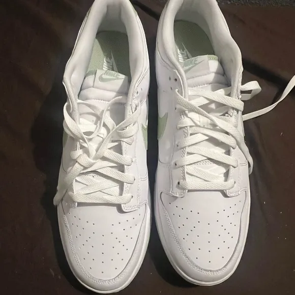White and Light Green Sneakers Nike Dunk Low Honeydew Authentic
