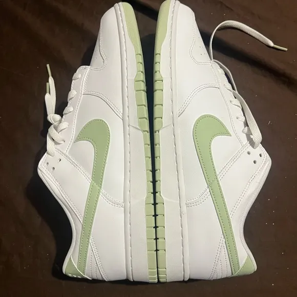 White and Light Green Sneakers Nike Dunk Low Honeydew Authentic