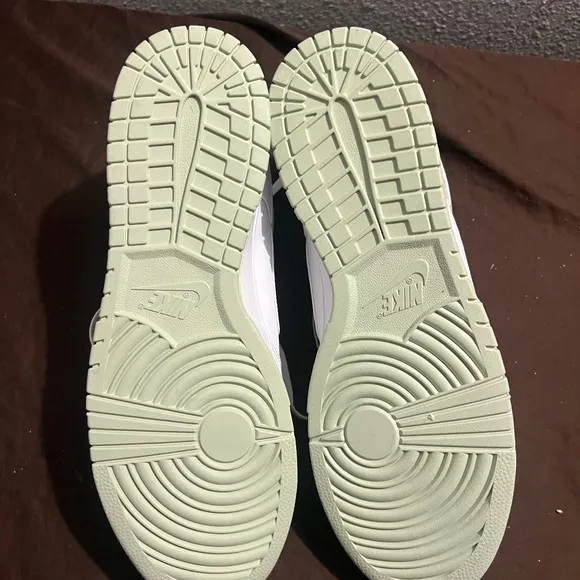 White and Light Green Sneakers Nike Dunk Low Honeydew Authentic