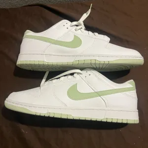 White and Light Green Sneakers Nike Dunk Low Honeydew Authentic
