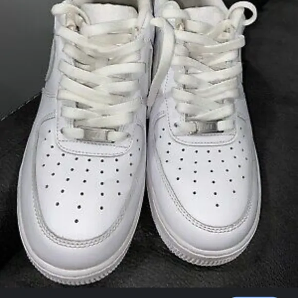 White Nike Sneakers Air Force 1