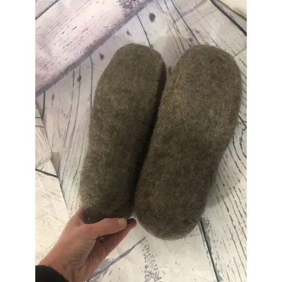 Wildllama Scandinavian felt felted wool slippers in brown size large