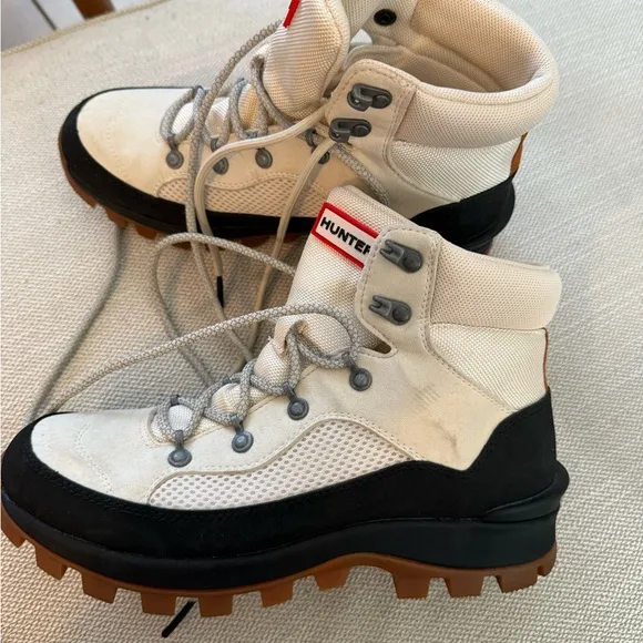 Woman’s Hunter Explorer Lug Chelsea boots