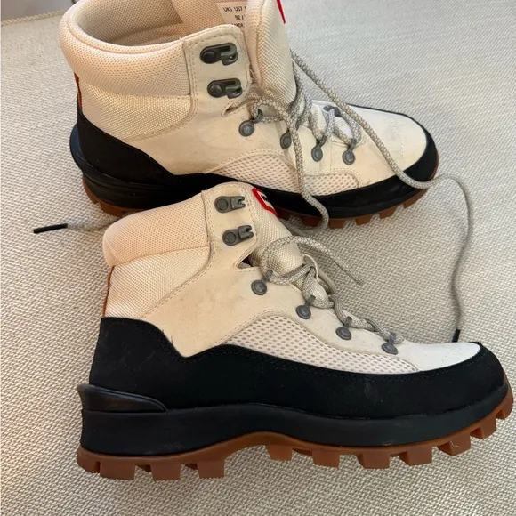 Woman’s Hunter Explorer Lug Chelsea boots