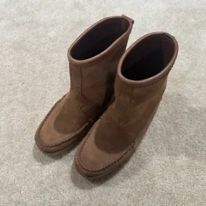 Women Vibram boots