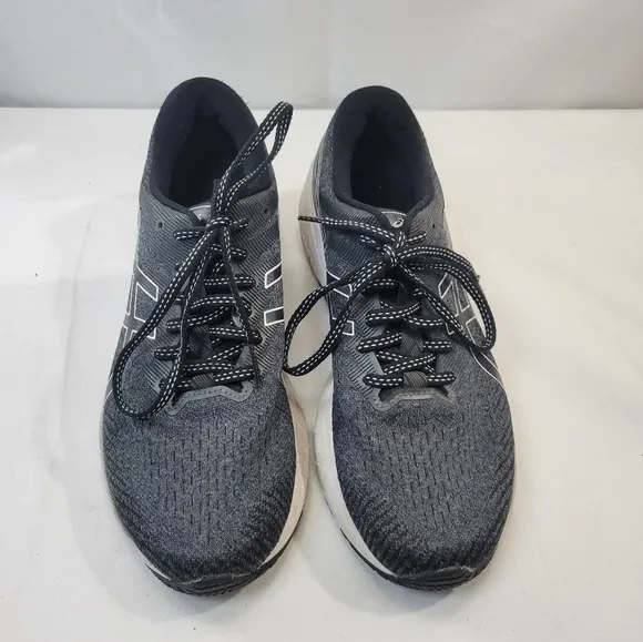 Women's Asics GT-2000 Black &amp; white running shoes size 9