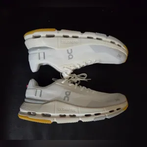Women's Cloudnova Form 2 running shoes, size 7.