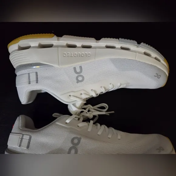 Women's Cloudnova Form 2 running shoes, size 7.