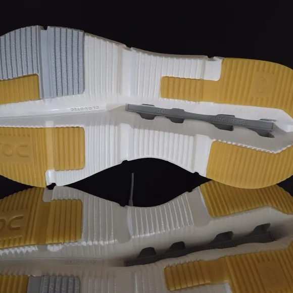 Women's Cloudnova Form 2 running shoes, size 7.