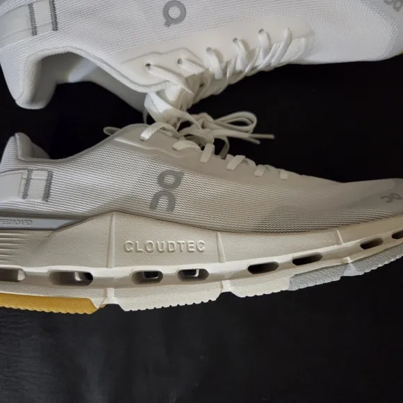 Women's Cloudnova Form 2 running shoes, size 7.