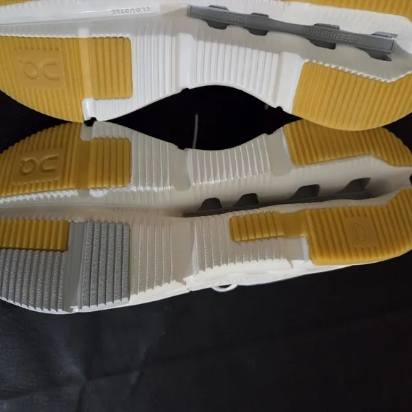 Women's Cloudnova Form 2 running shoes, size 7.