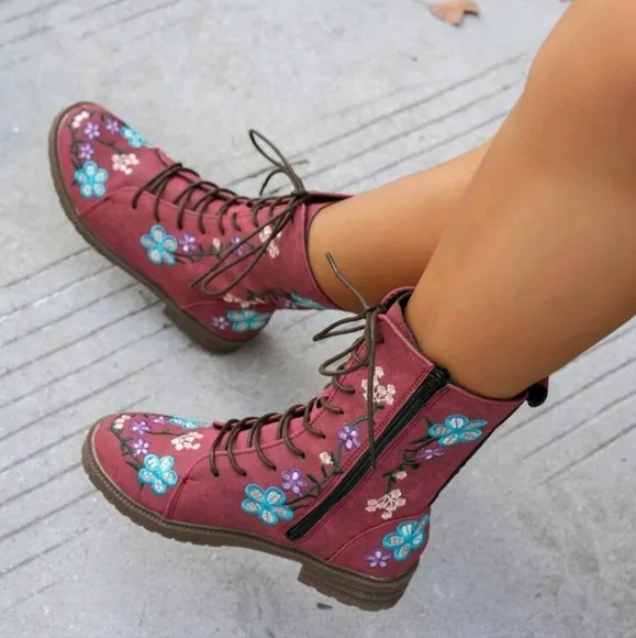 Women's Comfortable Embroidery Studded Boots,Western Style Combat Boots,Low Heel