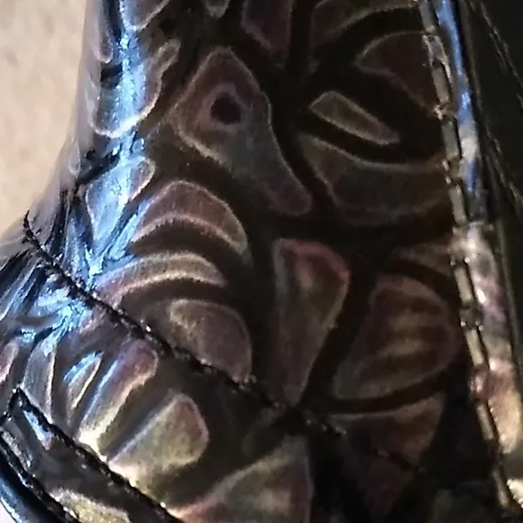 Women's Dansko floral metallic nursing shoes size 41