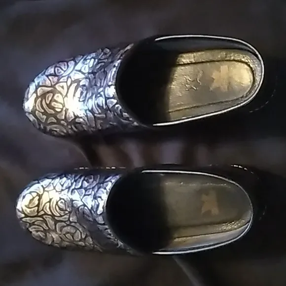 Women's Dansko floral metallic nursing shoes size 41