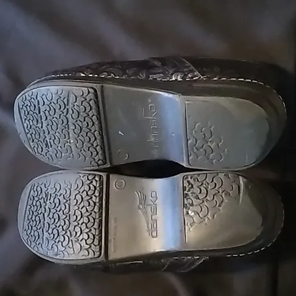 Women's Dansko floral metallic nursing shoes size 41
