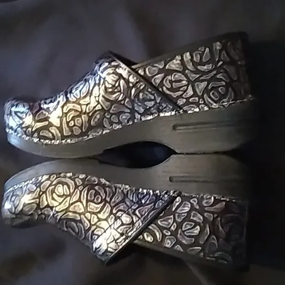 Women's Dansko floral metallic nursing shoes size 41
