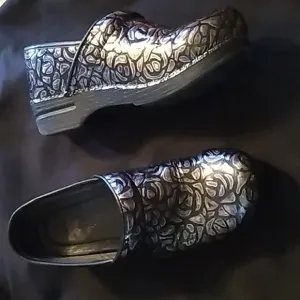 Women's Dansko floral metallic nursing shoes size 41