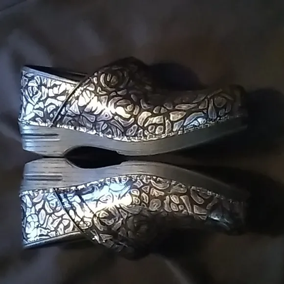 Women's Dansko floral metallic nursing shoes size 41